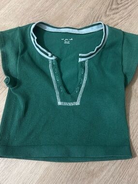 Urban Outfitters Dark Green Ribbed Crop Top with Light Green Trim Size (XXS)